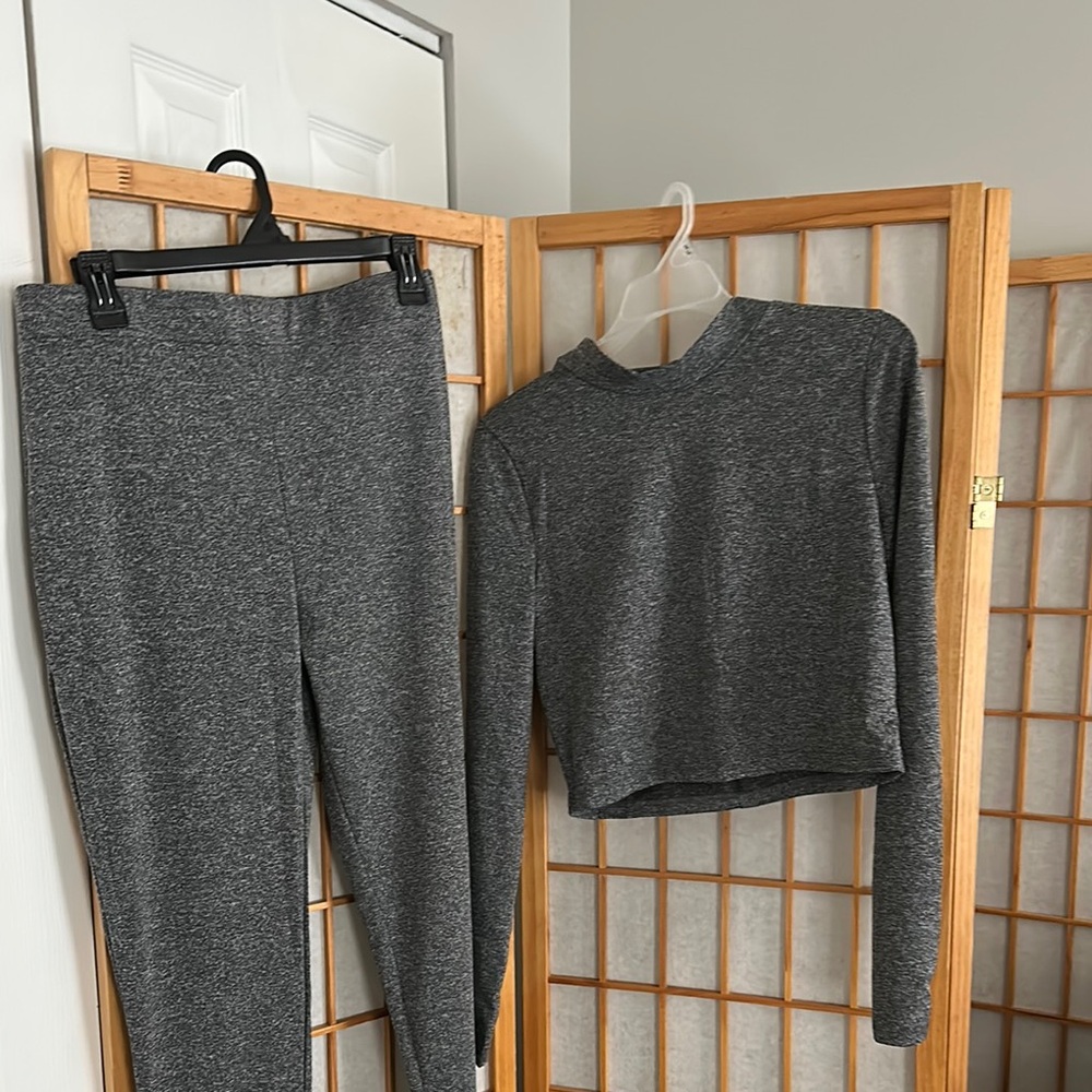 Gray Knit High-Waisted Leggings